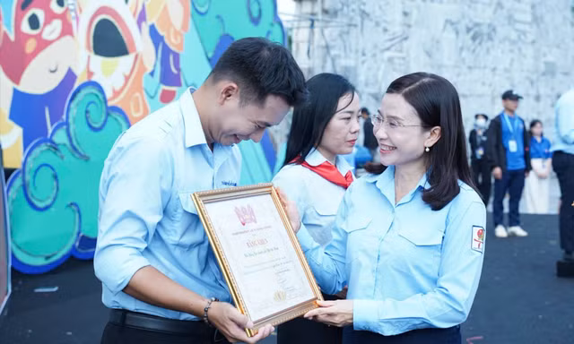 Trao giải thưởng các cuộc thi, sân chơi yêu nước của thiếu nhi 