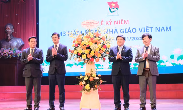 Bí thư thứ nhất Trung ương Đoàn chúc mừng Học viện Thanh thiếu niên Việt Nam nhân ngày 20/11