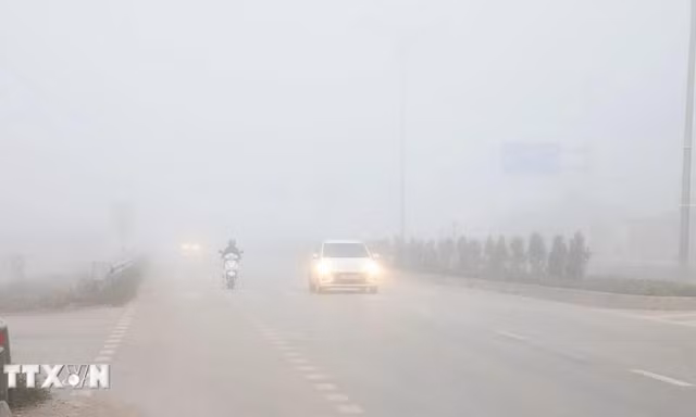 Xuất hiện sương mù dày đặc, phủ trắng tại An Giang ngày 7/3
