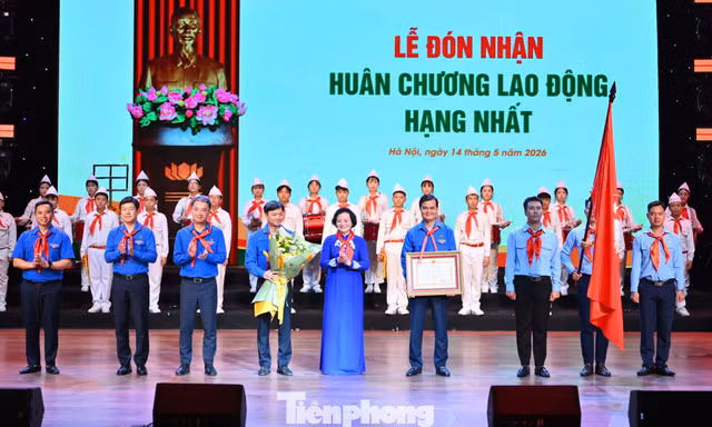 Đội TNTP Hồ Chí Minh đón nhận Huân chương Lao động hạng Nhất