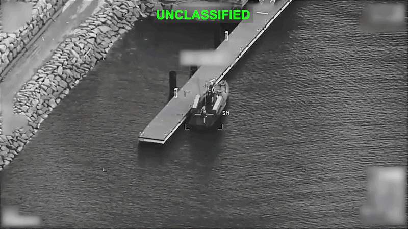 Mỹ huy động cường kích và trực thăng tấn công để khai thông eo biển Hormuz