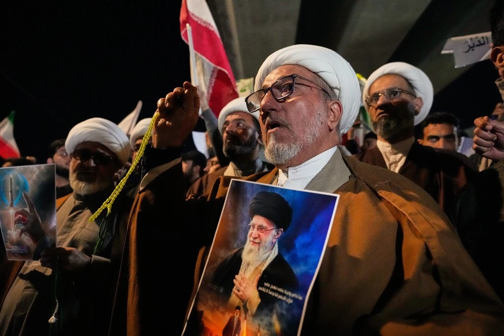 CIA Theo Dõi Khamenei Hàng Tháng, Mỹ-Israel Điều Chỉnh Thời Điểm Tấn Công Iran