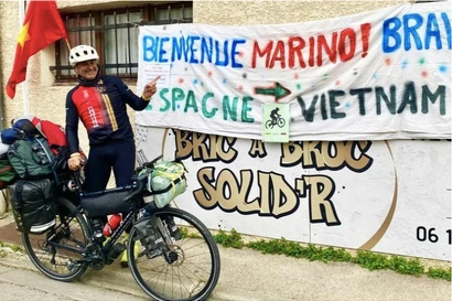 Lý do khiến ông Tây 54 tuổi bán tài sản, đạp xe hơn 22.000km đến Việt Nam