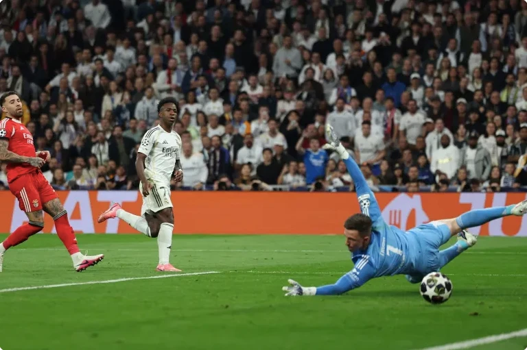 Real Madrid Vượt Qua Tranh Cãi, Đánh Bại Benfica Vào Vòng 1/8 Champions League