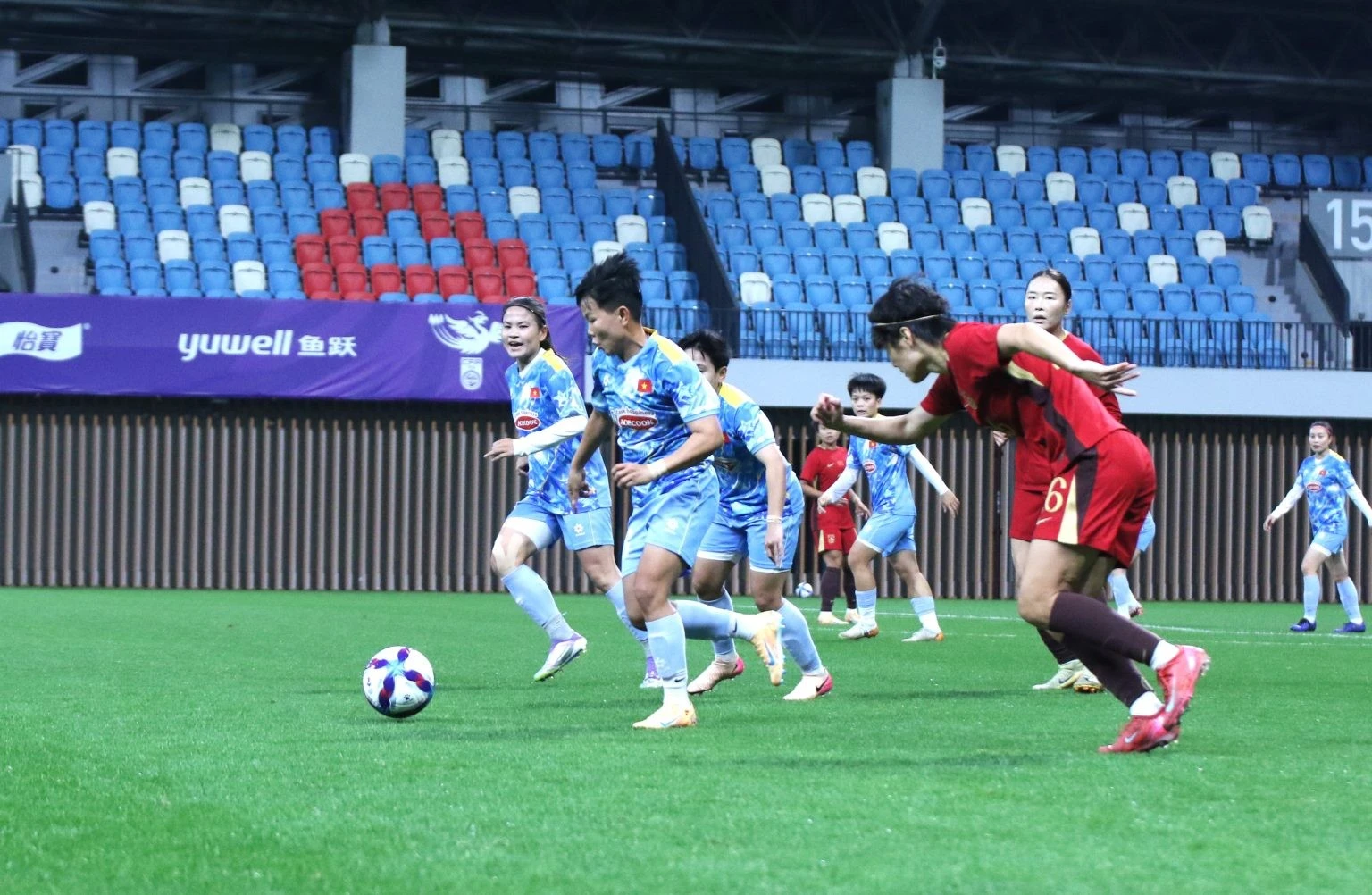 Tuyển nữ Việt Nam thua 0-2 trước Trung Quốc, HLV Mai Đức Chung hài lòng với tinh thần