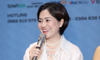 Bà Nguyễn Thị Thu Hà - đại diện đơn vị sản xuất Về đây bốn cánh chim trời.