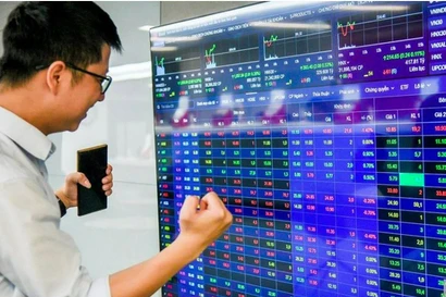 Chứng khoán gây bất ngờ, nhà đầu tư thoát lỗ trong tích tắc