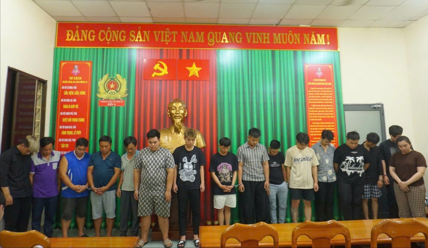 Các đối tượng trong đường dây bị bắt giữ khẩn cấp. Ảnh: Công an cung cấp. khi-cuoi-1-4597.jpg