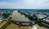 Nhìn lại cầu sắt hơn 50 năm tuổi, đi phải 'canh lượt tránh nhau' ở TPHCM