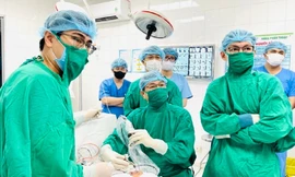 Khàn tiếng kéo dài, đi khám mới biết mắc hai loại ung thư hiếm gặp