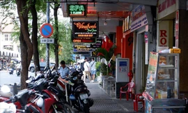 TPHCM: Lấn chiếm vỉa hè tái diễn, vướng thẩm quyền xử phạt