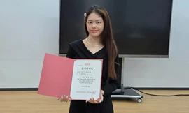 Nữ sinh trường Nhân Văn tham gia triển lãm thơ quốc tế tại ĐH Thông tin Kyungnam, Hàn Quốc