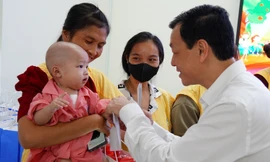 Tết Trung thu ấm áp đến sớm với bệnh nhi và trẻ mồ côi