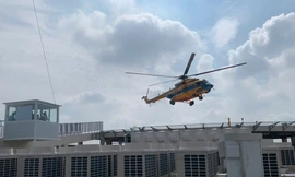 Trực thăng hạ cánh trên nóc tòa nhà bệnh viện 1.000 giường