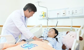 Cô gái trẻ bất ngờ sụt cân, đau bụng... vì mắc bệnh của người già