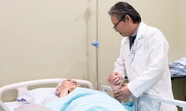 Thay khớp háng cứu cụ bà U100 bị gãy xương đặc biệt nguy hiểm