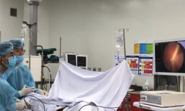 Học video trên mạng dùng dây sạc điện thoại tìm khoái cảm, nam sinh gặp nạn