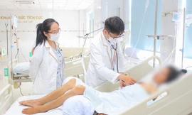 Cứu sống nữ bệnh nhân Campuchia nguy kịch vì viêm não
