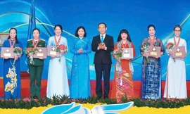 Hai nhà khoa học nữ tiêu biểu của ĐHQG TP. HCM được trao Giải thưởng Phụ nữ Việt Nam 2025