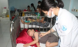 Tựu trường- 'mùa cao điểm' bệnh truyền nhiễm ở trẻ