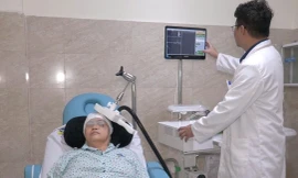 Kích thích từ trường xuyên sọ hồi sinh người bệnh bị đột quỵ kép