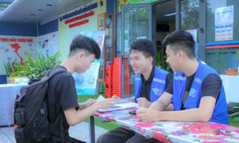 Ký túc xá ĐHQG TP. HCM tăng cường sinh viên tình nguyện hỗ trợ chỗ ở cho tân sinh viên