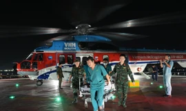 Chuyến bay dài kỷ lục trên biển cứu cùng lúc 2 bệnh nhân nguy kịch từ Trường Sa