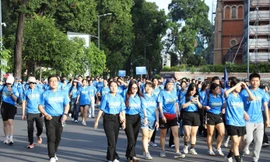 Bạn trẻ TP. HCM hưởng ứng chương trình đi bộ hữu nghị
