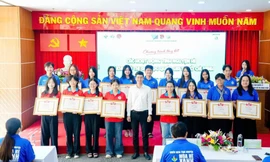 ĐHQG TP. HCM khen thưởng cho các cá nhân tham gia hoạt động ‘Mùa Hè Xanh’