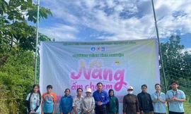 Sinh viên Đà Nẵng mang niềm vui đến người dân vùng cao