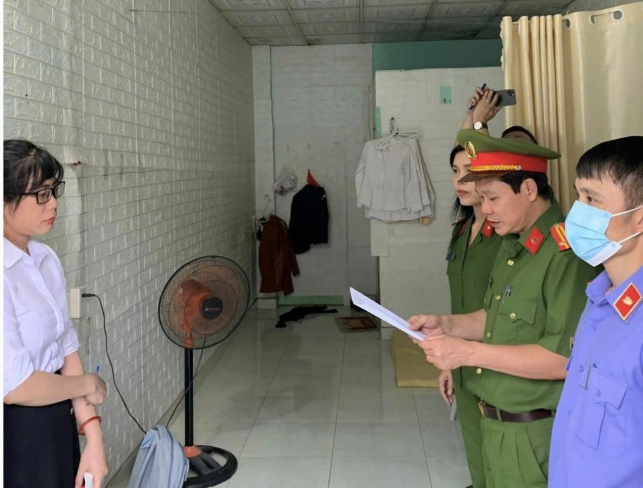 Cơ quan điều tra thi hành lệnh bắt tạm giam đối với Lâm Thị Ngọc Tuyền