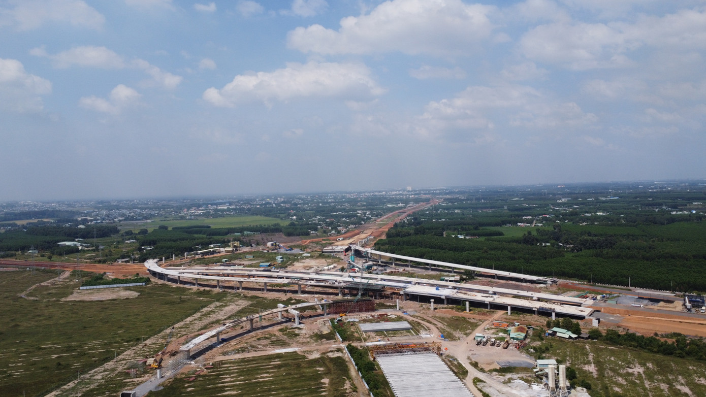 Nút giao cao tốc Biên Hòa - Vũng Tàu với tuyến đường T1 sân bay Long Thành đang được thi công Nút giao cao tốc Biên Hòa - Vũng Tàu với tuyến đường T1 sân bay Long Thành đang được thi công