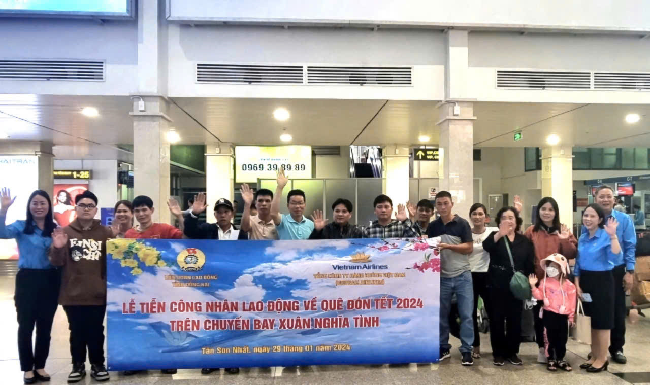 LĐLĐ Đồng Nai tiễn công nhân về quê đón Tết Nguyên đán 2024 trên chuyến bay Xuân nghĩa tình - CTV