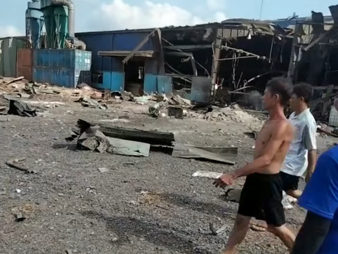 Hiện trường sau vụ nổ lò hơi Hiện trường sau vụ nổ lò hơi