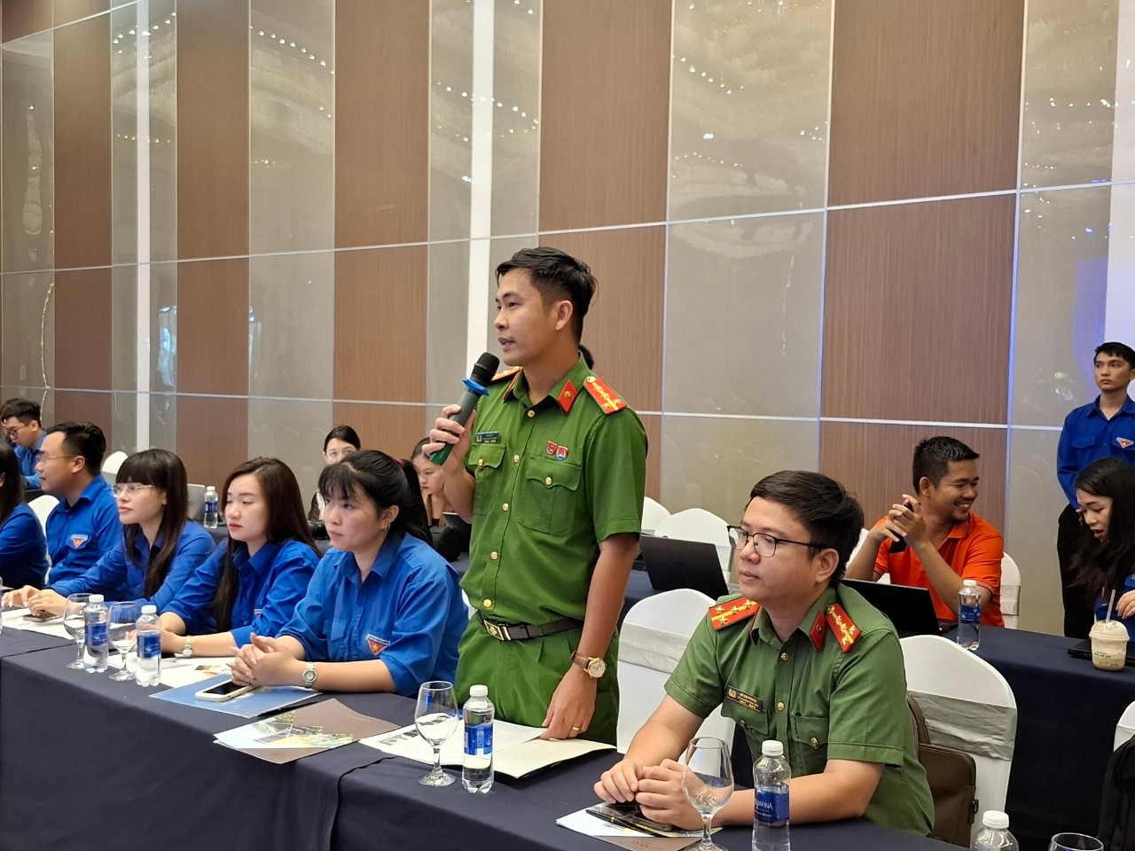 Đại biểu Đoàn trường Đại học cảnh sát đóng góp ý kiến Đại biểu Đoàn trường Đại học cảnh sát đóng góp ý kiến