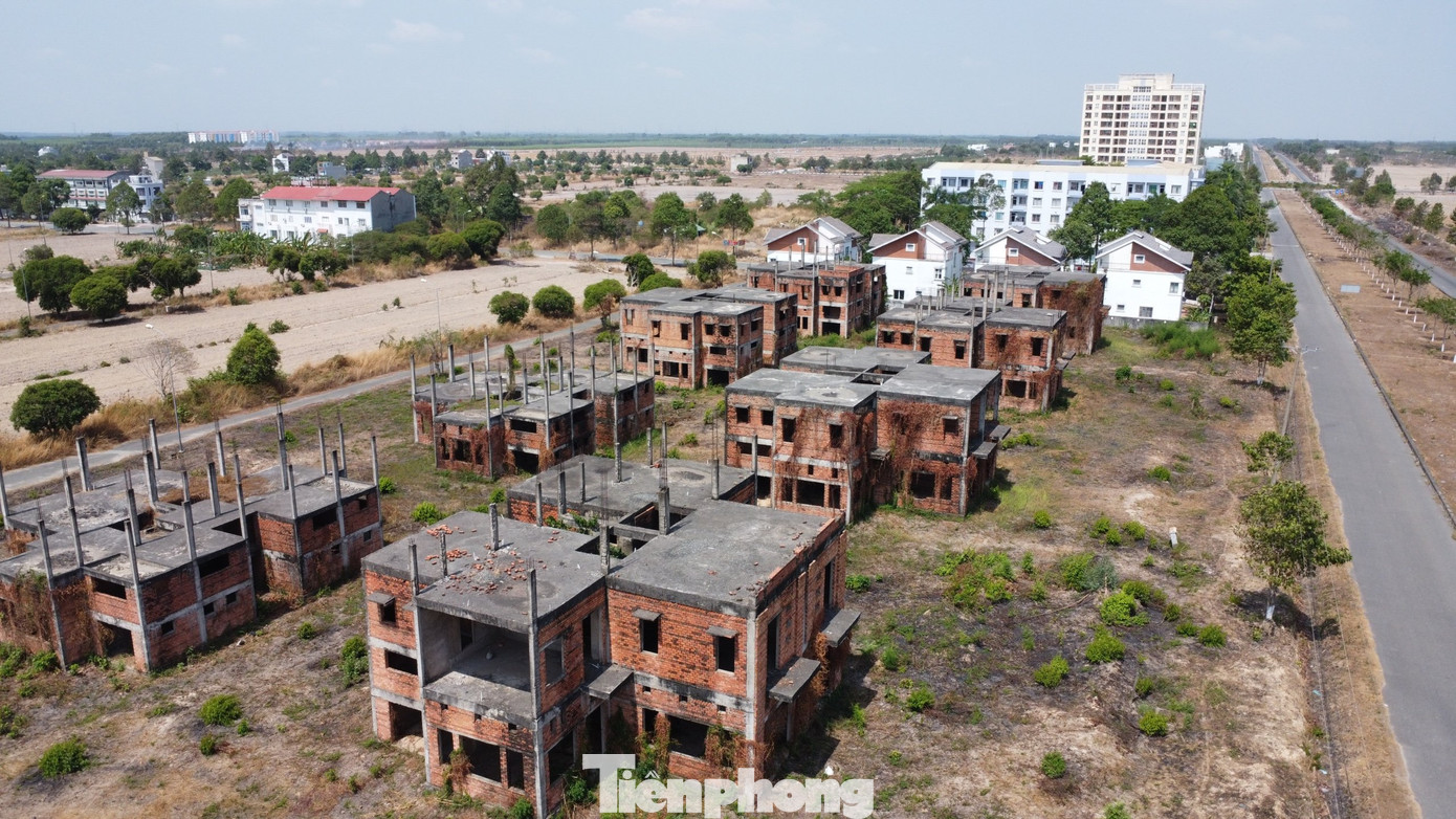 Một khu biệt thự hoang phế gần 20 năm qua Một khu biệt thự hoang phế gần 20 năm qua