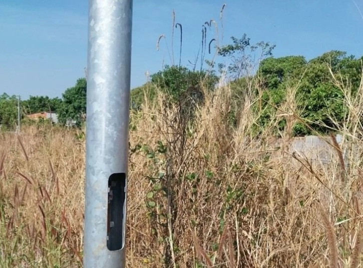 Một trụ đèn chiếu sáng trên tuyến cao tốc Phan Thiết - Dầu Giây bị mất cắp dây điện Một trụ đèn chiếu sáng trên tuyến cao tốc Phan Thiết - Dầu Giây bị mất cắp dây điện