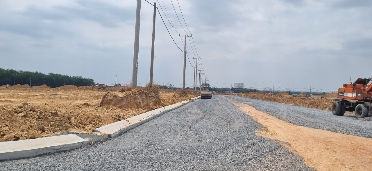 Khu tái định cư Long Đức đang hoàn thiện. Khu tái định cư Long Đức đang hoàn thiện.