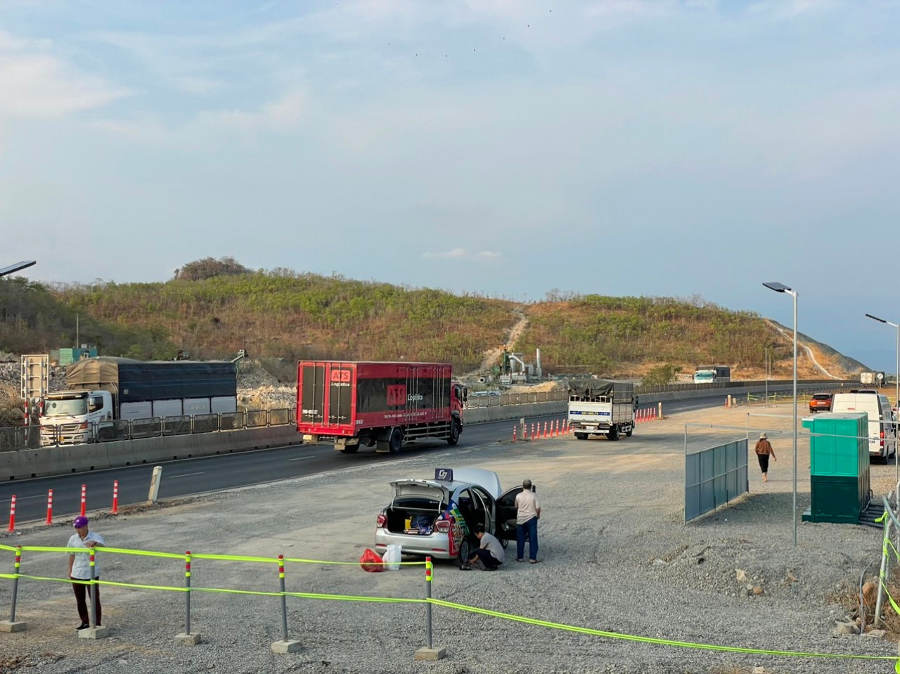 Ô tô lưu thông trên tuyến cao tốc đã có điểm dừng nghỉ