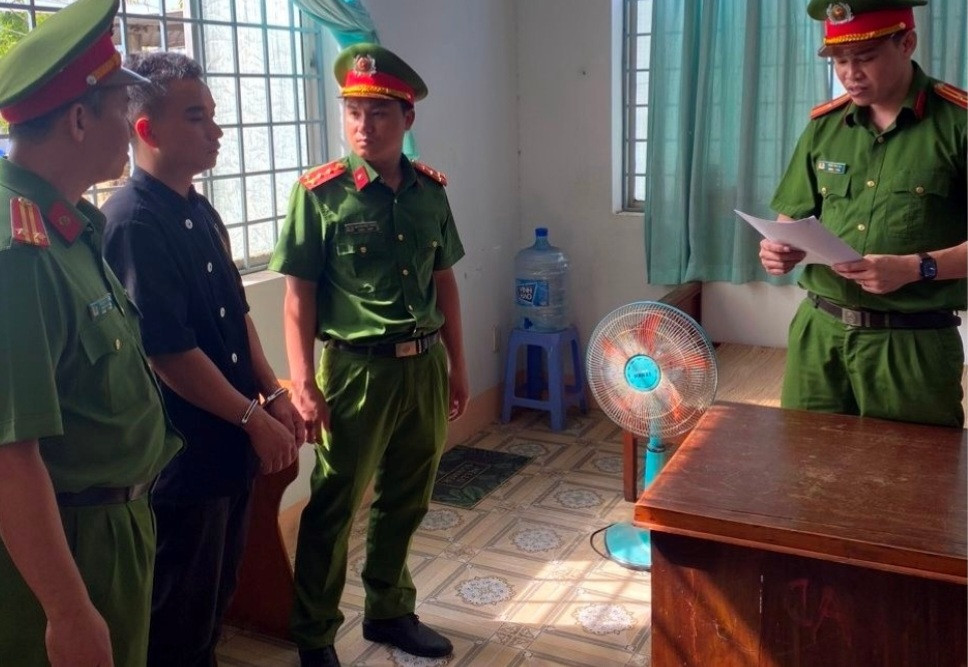 Cơ quan điều tra thực hiện lệnh bắt Hàng Phi Hổ