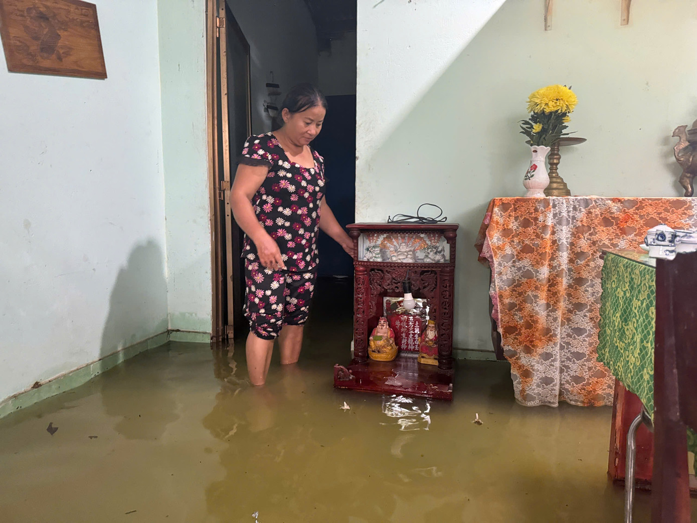 Một nhà dân ở phường An Hòa, TP Biên Hòa bị nước tràn vào Một nhà dân ở phường An Hòa, TP Biên Hòa bị nước tràn vào