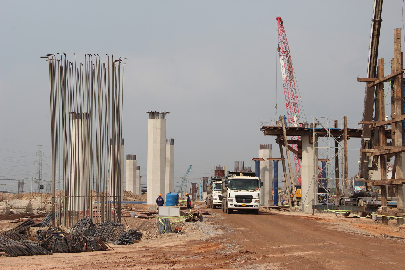 Nút giao Cao tốc Biên Hòa - Vũng Tàu và đường T1 kết nối sân bay Long Thành đang được thi công. Nút giao Cao tốc Biên Hòa - Vũng Tàu và đường T1 kết nối sân bay Long Thành đang được thi công.