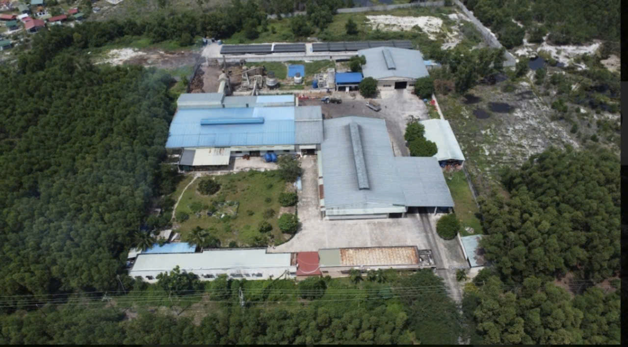 Nhà máy sản xuất bột cá tại xã Sơn Mỹ.