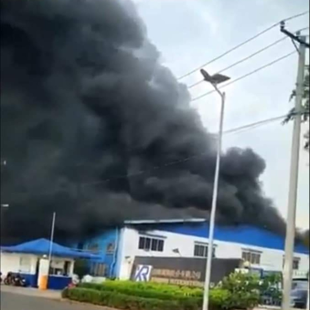 Vụ cháy gây thiệt hại một khu nhà xưởng sản xuất Vụ cháy gây thiệt hại một khu nhà xưởng sản xuất