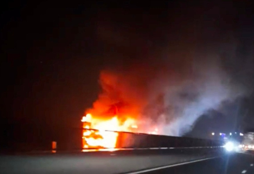 Hiện trường vụ cháy xe trên cao tốc