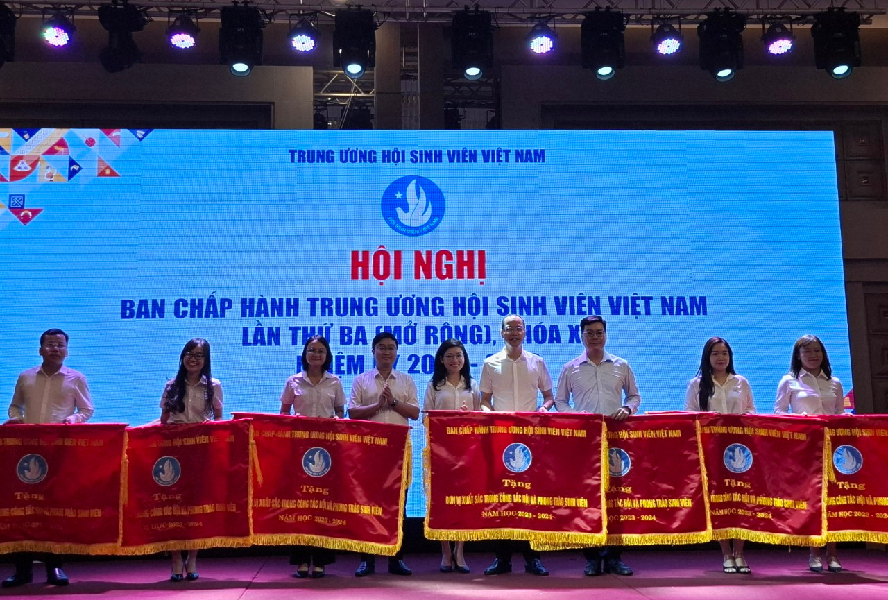 Khen thưởng thi đua công tác Hội và phong trào sinh viên năm học 2023 - 2024 Khen thưởng thi đua công tác Hội và phong trào sinh viên năm học 2023 - 2024