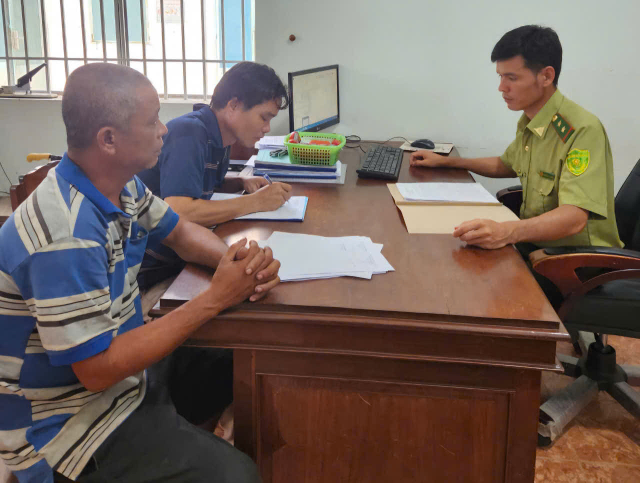 Cơ quan chức năng lập hồ sơ xử lý hai đối tượng vi phạm