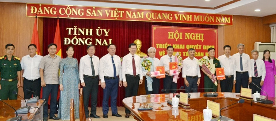 Các cán bộ nhận quyết định Các cán bộ nhận quyết định