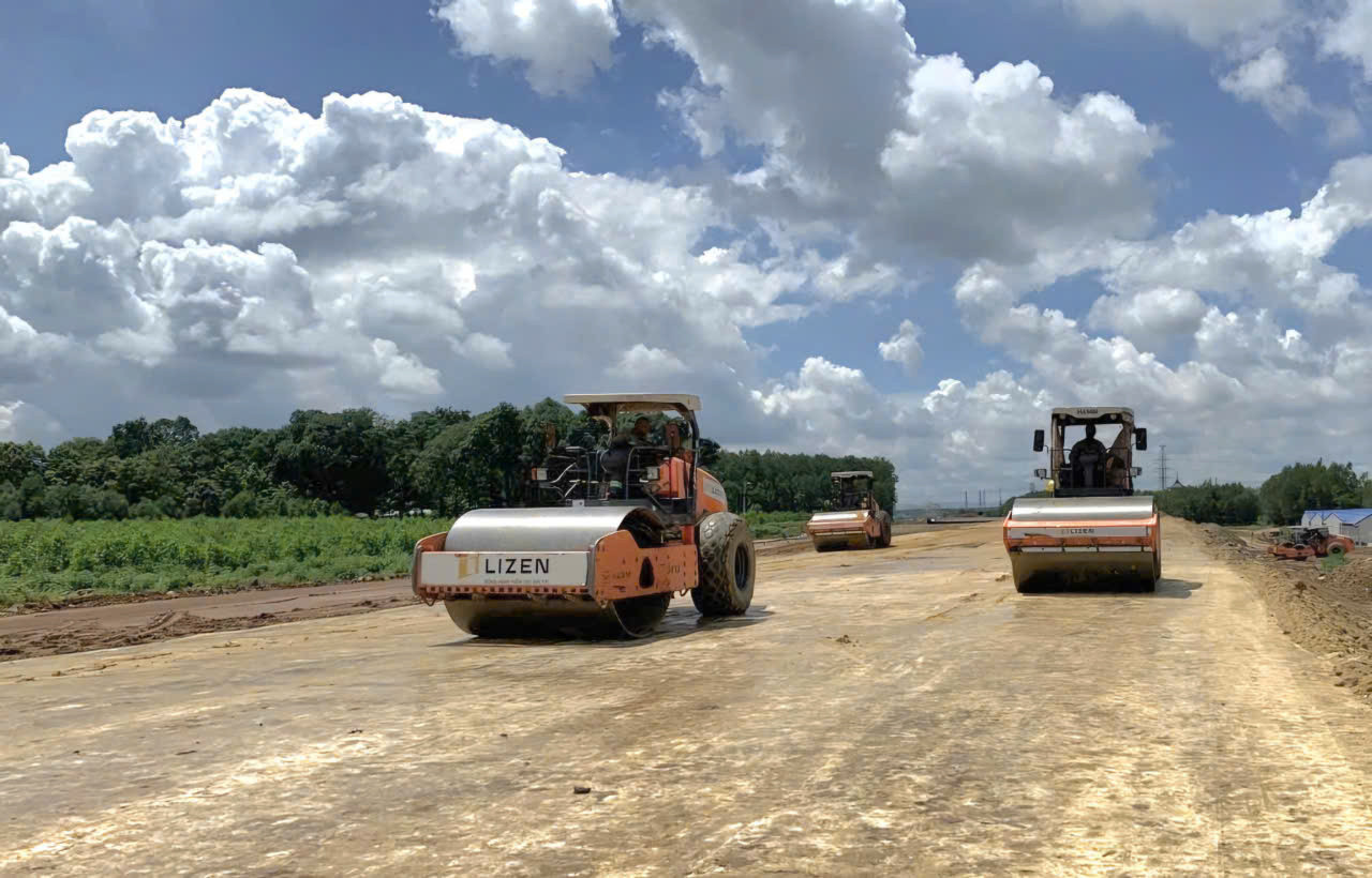 Dự án Cao tốc Biên Hòa - Vũng Tàu đã được tháo gỡ nguồn đất đắp. Dự án Cao tốc Biên Hòa - Vũng Tàu đã được tháo gỡ nguồn đất đắp.