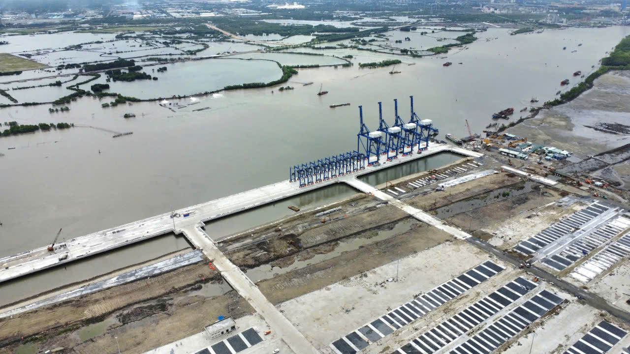 Cảng biển lớn được xây dựng tại huyện Nhơn Trạch vùng phụ cận sân bay Long Thành. Cảng biển lớn được xây dựng tại huyện Nhơn Trạch vùng phụ cận sân bay Long Thành.